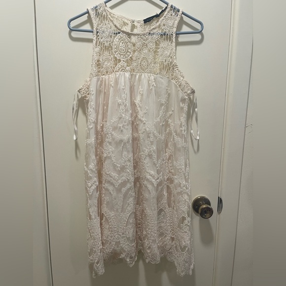 Blu Pepper Dresses & Skirts - Blu Pepper Cream Lace Top